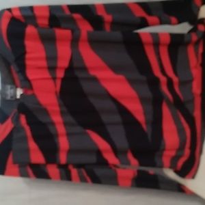 NORTHERN LADY Small/Medium  Red/Black Long Sleeves Top